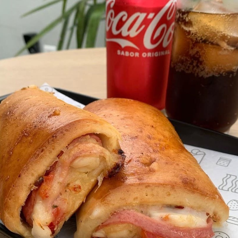 Escolha o salgado e a bebida de sua preferência.