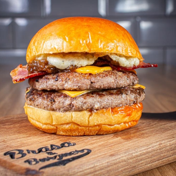 O nosso O Preferido ficou pequeno, e tivemos que fazer o Mega o Preferido, assim nosso campão aumento de tamanho.  Pão de brioche 2 Carnes 160g  Cheddar Bacon Cebola caremelizada Gorgonzola