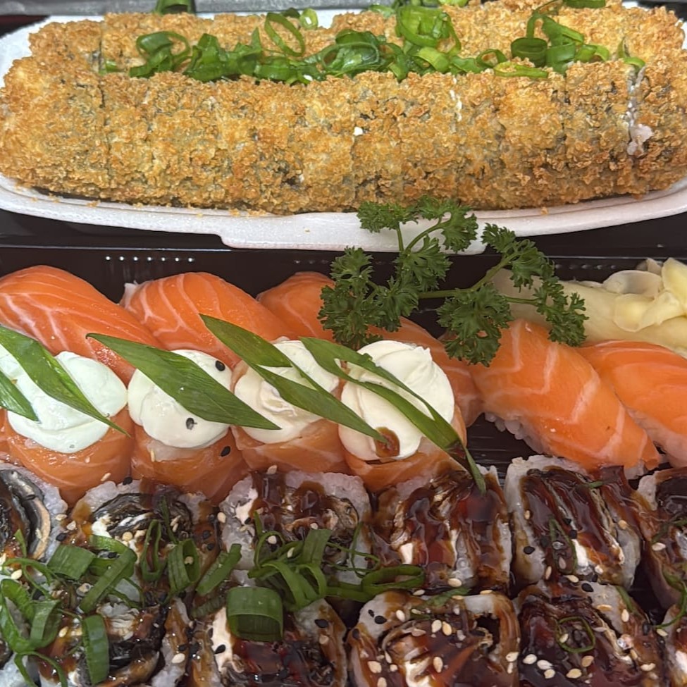 5 sushi 5 Joy Filadélfia  12 uramaki skin  24 hots salmão