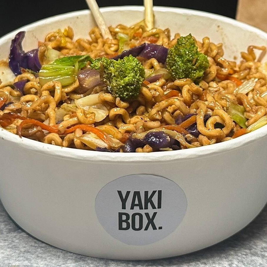 Na compra de Qualquer yakisoba dessa promoção você paga apenas R$19,90 na segunda unidade, sendo ele yakisoba de legumes.  Delicioso, autêntico e saboroso. Cada Yakisoba conta com generosos 550g gramas de um prato oriental tradicional. Nosso molho é meticulosamente preparado com a combinação de ingredientes selecionados, proporcionando uma experiência única.