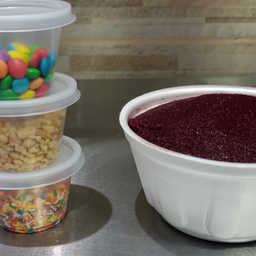 Açaí artesanal batido com fruta de verdade e as melhores polpas, xarope artesanal, peso aproximado.