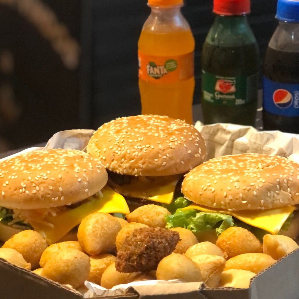 03 x-burguer + 30 salgadinhos + 03 refrigerante 250ml