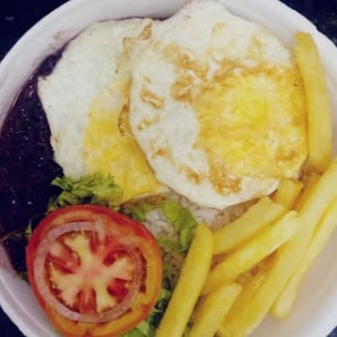 Arroz, Feijão, Macarrão, Farofa, Salada verde e Fritas