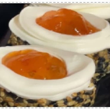 Crosta de gergelim, salmão, cream cheese e geléia de pimenta