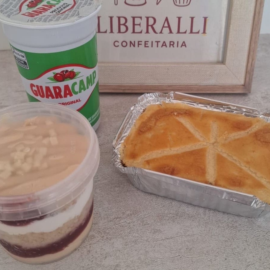 1 Empadão de Frango 220g + 1 Bolo no Pote + 1 Guaracamp. Uma combinação especial para a hora do almoço ou para um lanche rápido. Aproveite com desconto!