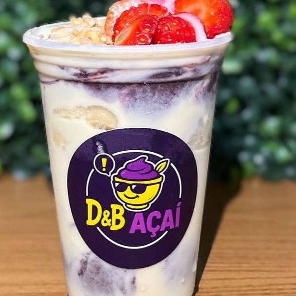 Copo trufado com creme de Ninho, escolha até 3 complementos gratís e aproveite o melhor açaí da região.