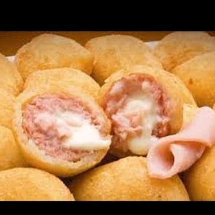 50 unidades de deliciosas bolinha de queijo com presunto frito na hora!!!