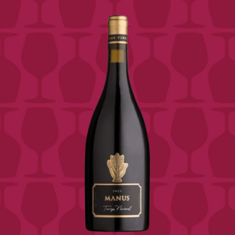 Touriga Nacional é uma uva de origem portuguesa, da Região Demarcada do Dão e ganhou reconhecimento em todo o mundo. Casta nobre, que originou um vinho tinto fino com excelente tempo de guarda.