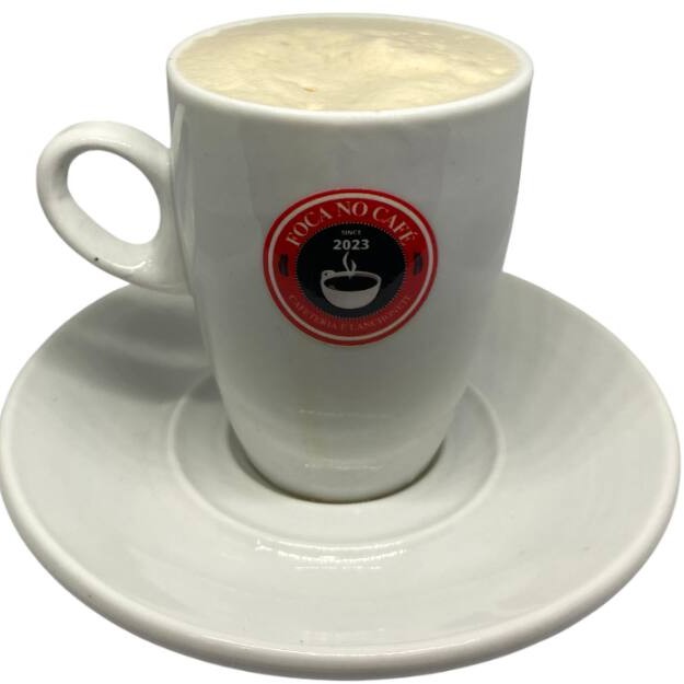Café com Leite A combinação perfeita de café fresquinho com leite quente e cremoso. Ideal para começar o Dia ou acompanhar aquele pão quentinho. Simples, clássico e cheio de sabor!