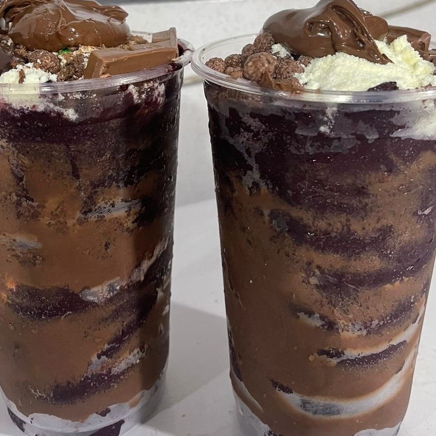 Combozinho de 2 Açai Batido Cremosos, Gostosos & Gelados de 770ml cada, podendo escolher complementos e caldas de cada um deles, turbine eles ainda mais adicional Nutella, Kitkat, Ovomaltine, Tortuguita & Leite Condensado, promoção da casa.