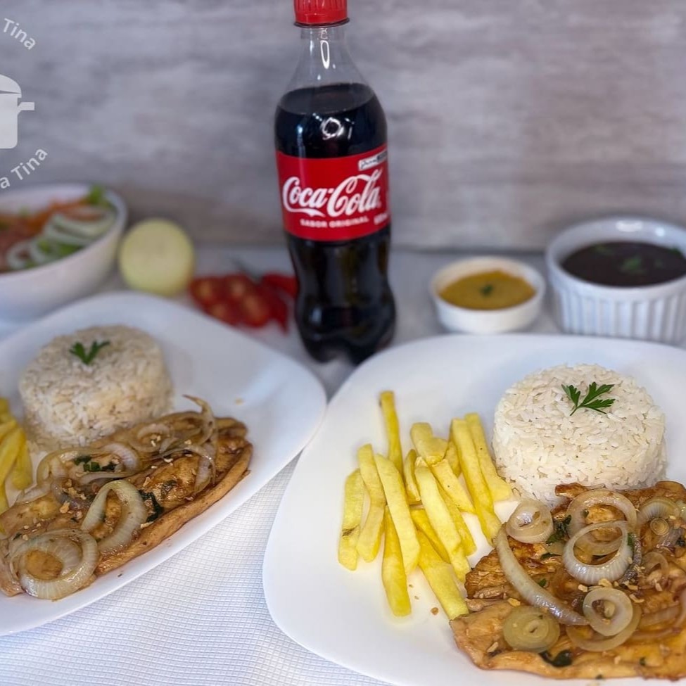 Esse combo acompanha 2 quentinhas de Filé de Frango Grelhado+ 1 Coca-Cola 600ml, ideal para 2 pessoas!