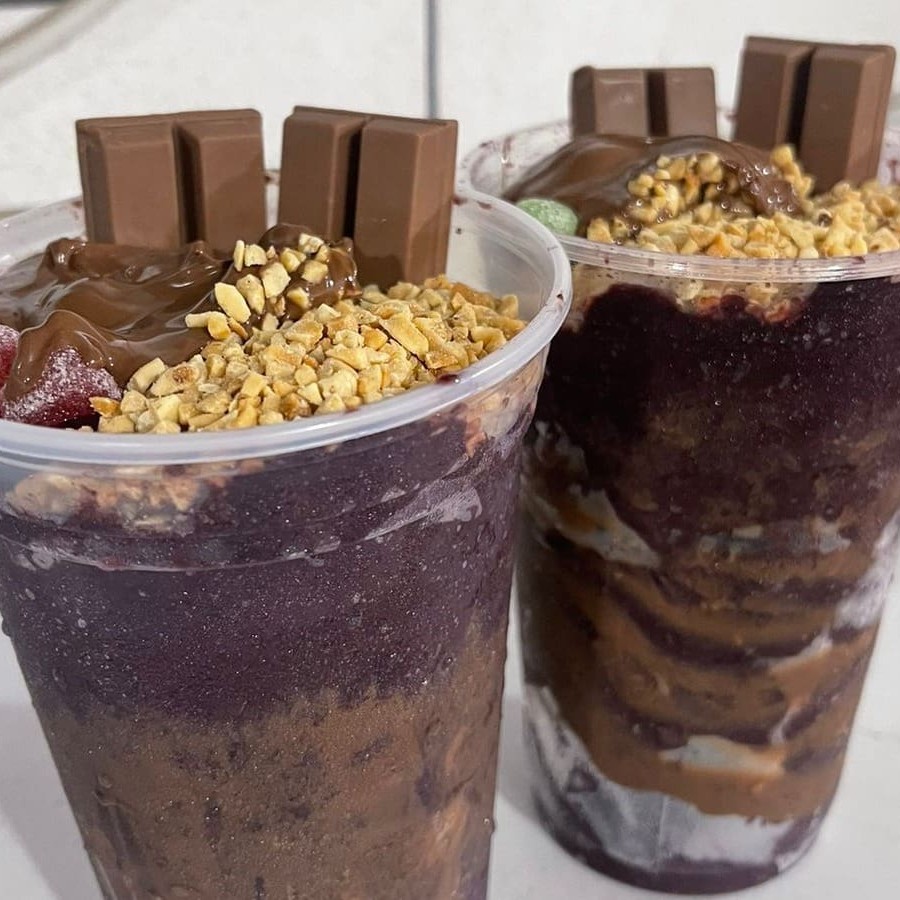 Combozinho de 2 Açaí Cremosos, Gostosos & Gelados de 400ml cada, podendo escolher complementos e caldas de cada um deles, turbine eles ainda mais adicional Nutella, Kitkat, Ovomaltine, Tortuguita & Leite Condensado, promoção da casa.