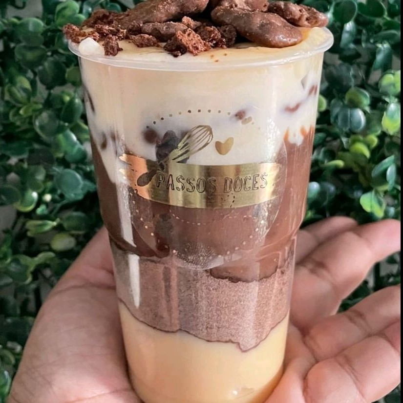 Brigadeiro branco,com farelo de Ovomaltine Brigadeiro cremoso e flocão de Ovomaltine