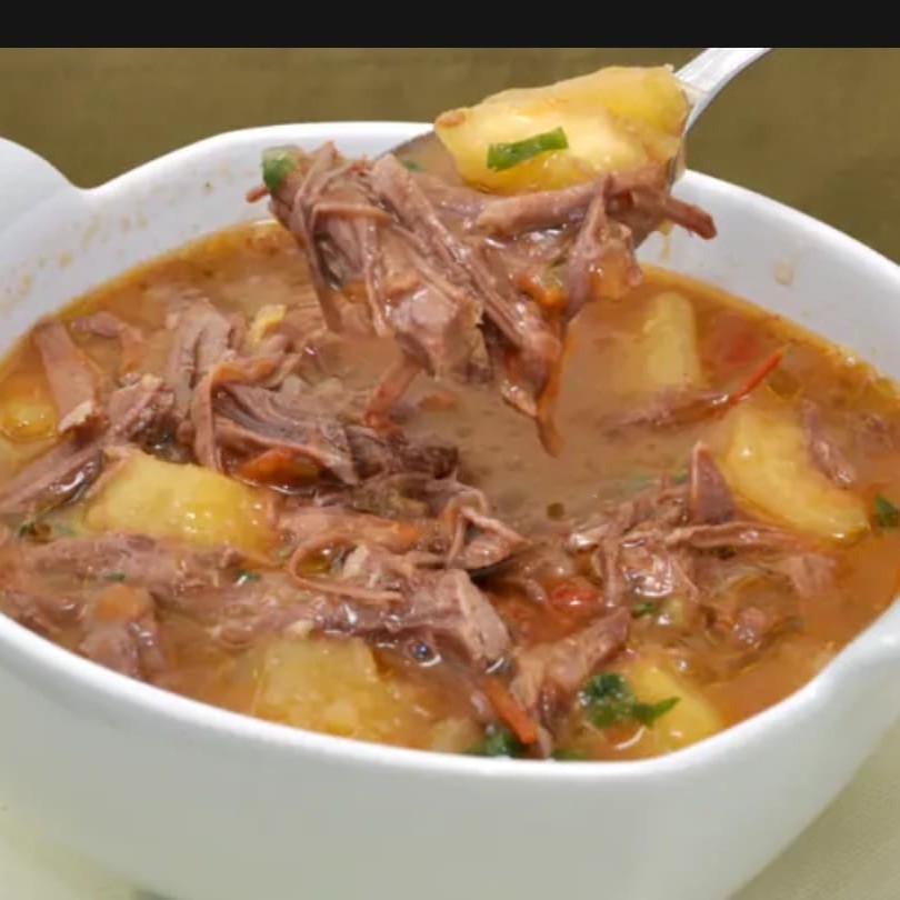 Caldo de costela com mandioca, costela assada no bafo desfiada com creme de mandioca e especiarias! Aprox. 500g Imagem meramente ilustrativa!