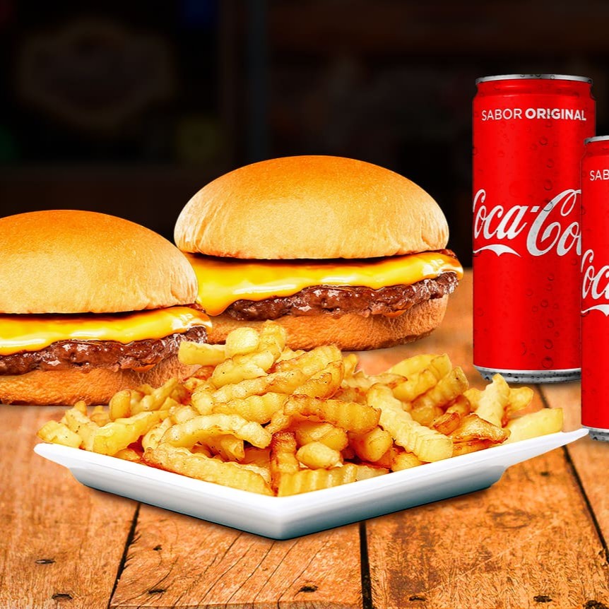 Delicioso Fatal simples (Pão, Blend e Chedar cremoso artesanal)  com 2 cocas latas e 1 Porção pequena de batata frita.