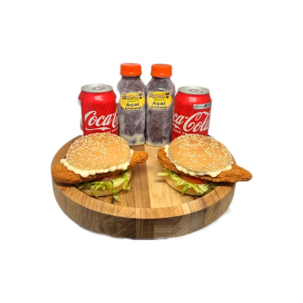 Delicie-se com a nossa combinação especial: dois suculentos hambúrgueres steak, cuidadosamente preparados com empanado de frango crocante. Acompanha dois refrescantes açaís servidos em garrafas de 300ml, perfeitos para um momento de pausa. Para completar, duas latas de Coca-Cola geladas, prontas para saciar sua sede. Um combo maravilhoso, ideal para compartilhar ou satisfazer seu apetite em grande estilo.