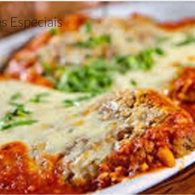 O '209 - Filé de Frango à Parmegiana para duas pessoas', é um prato digno de nossa categoria 'Refeições Especiais'. Apresenta um suculento filé de frango, coberto com um rico molho à parmegiana, acompanhado de um arroz branco bem soltinho e um purê de batatas, incrivelmente cremoso. Um prato com sabores intensos e equilibrados, perfeito para um jantar a dois. Por favor, leve em consideração um tempo de preparo de aproximadamente 40 minutos para que possamos entregar a melhor experiência culinária.