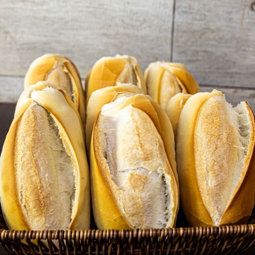 Pão francês mais gostoso da região, sempre fresquinho, preparado com carinho. Peso Aprox: 50g, por unidade.
