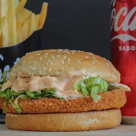 Chicken ogro + batata + refrigerante lata