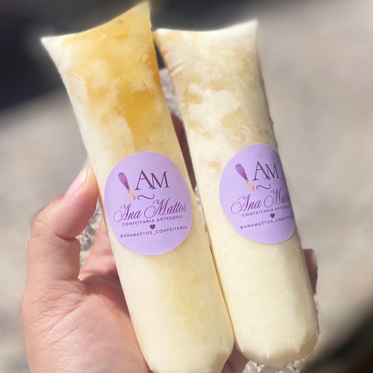 Nessa versão, o geladinho no sabor Ninho ganha maravilhosos pedaços de abacaxi em calda branca, que traz uma refrescância incrível!