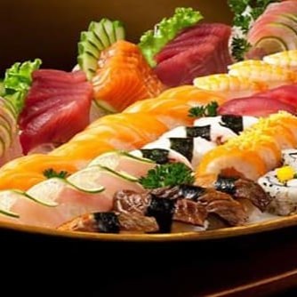 3 sushi salmão, 3 sushi atum, 3 sushi peixe branco, 2 sushi skin, 2 sushi kani, 4 tekka, 4 filadélfia.