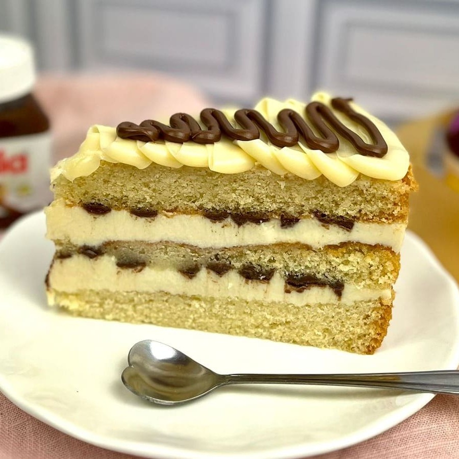 Fatia Ninho com Nutella Massa branca super macia, duas camadas generosas de recheio cremoso de leite Ninho com Nutella e finalização caprichada com ainda mais Ninho e Nutella. Uma fatia de respeito, com cerca de 260g, feita pra quem não resiste a essa combinação dos deuses!