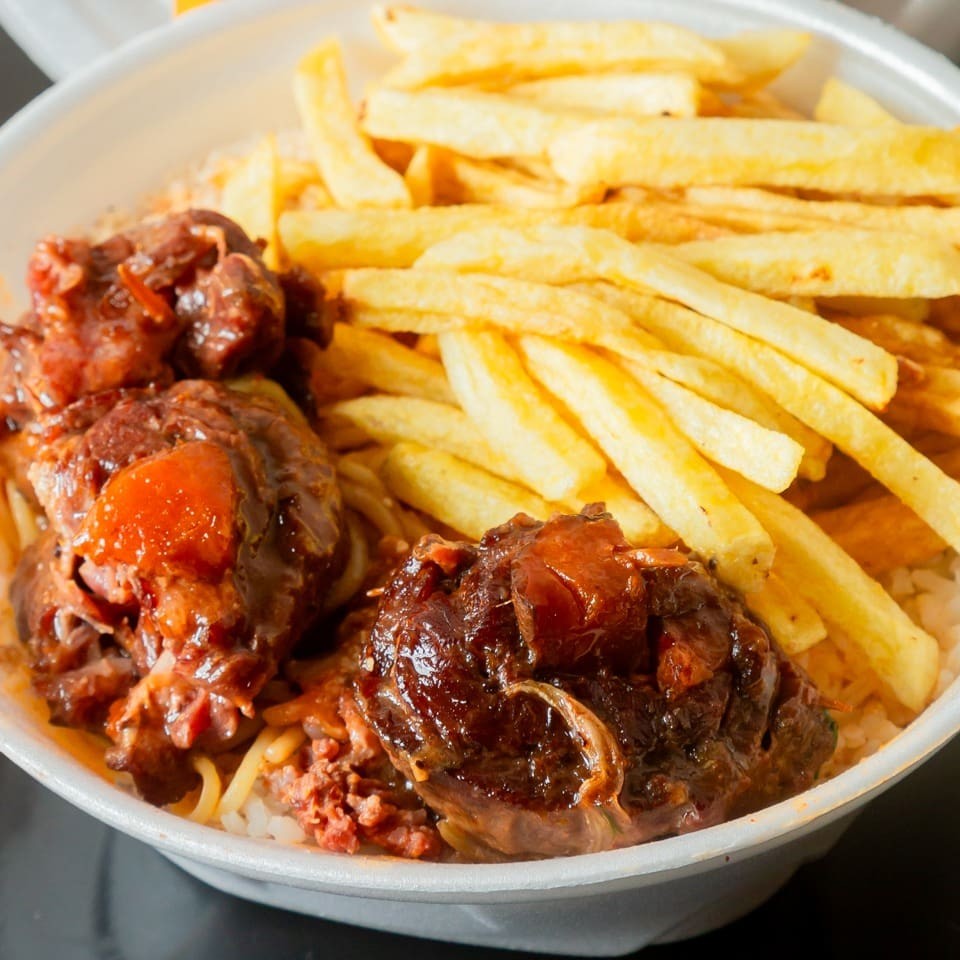 Arroz feijão macarrão farofa