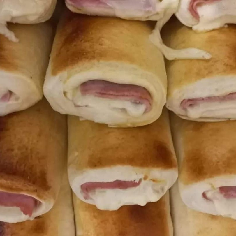 Massa de pré assada com queijo mussarela + presunto