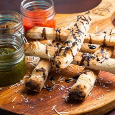 Bordas de pizza, acompanha pesto, tomate & caponata (6 unidades)