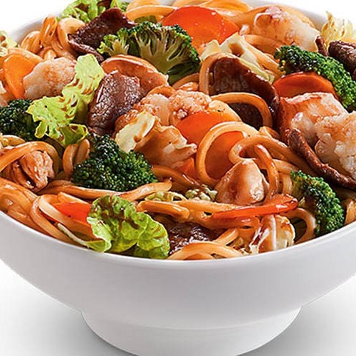 Frango,carne,legumes e macarrão,molho tonkatso.