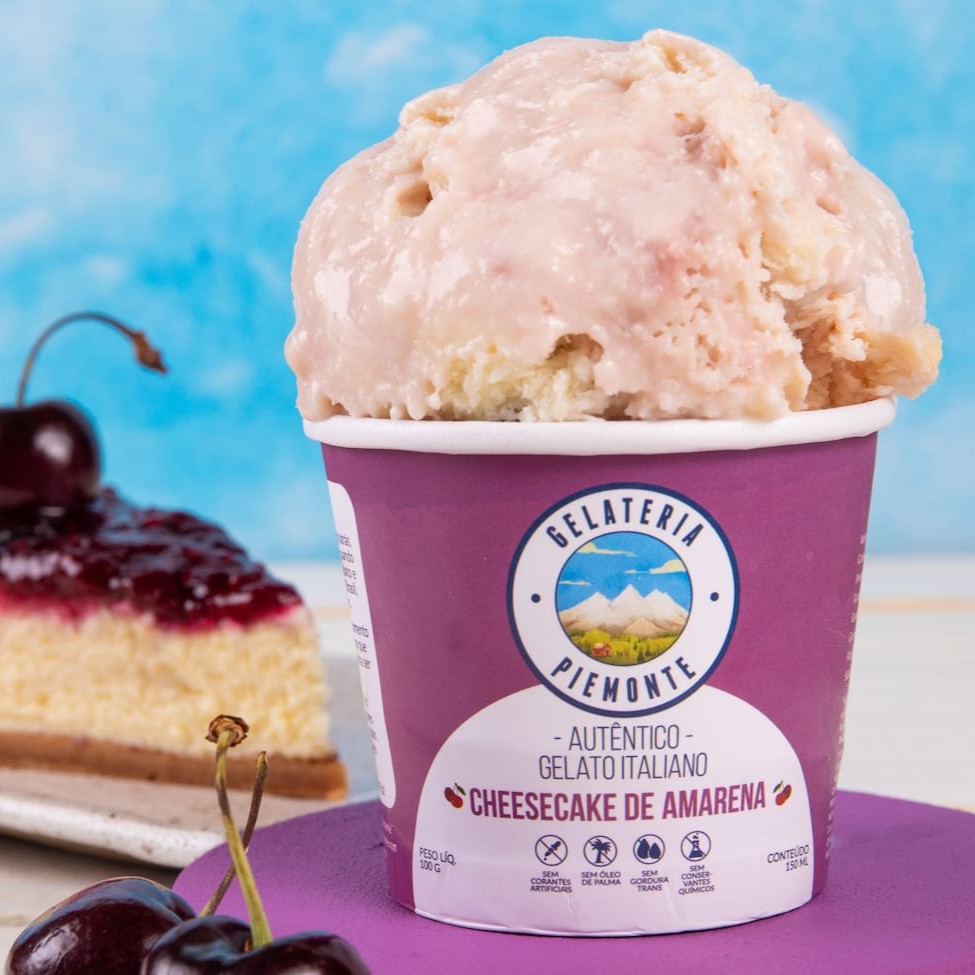 Nosso sorvete italiano de Cheesecake de Amarena é feito com cereja italiana selvagem. Sem corantes, óleo de palma, conservantes e 0% de gordura trans.