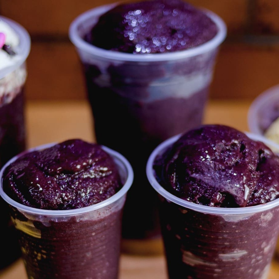 4 copos de 500ml, com complementos, coberturas irão separados para sua sobremesa ficar perfeita em família.