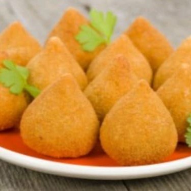 100 unidades de deliciosas coxinha de frango frito na hora!!!