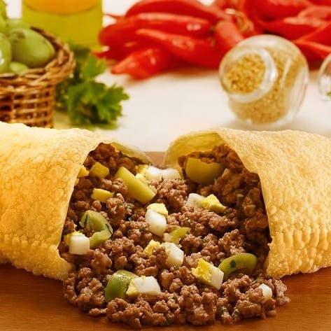 Deliciosa massa crocante recheado de nossa carne moída suculenta, ovo e azeitona