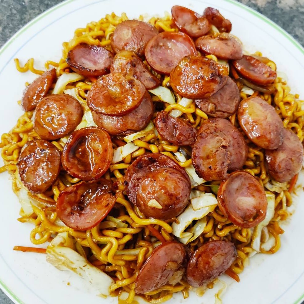 Calabresa, Macarrao, Repolho, Cebola, Cenoura, Cebolinha, Shoyu e Tempero especial