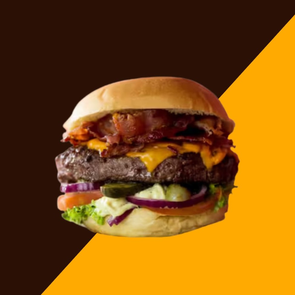 Pão, carne de picanha 120g, queijo, presunto, cheddar, calabresa, bacon, moaionese de alho, barbecue, 4 aneis de cebola, requeijão e batata palha.