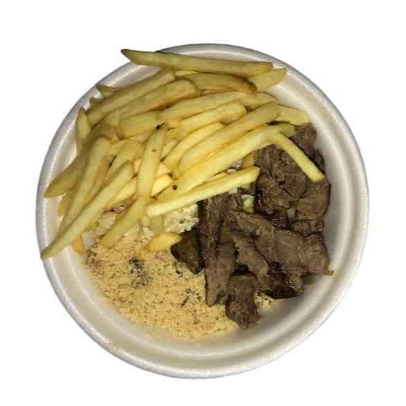 Macarronese, molho à campanha, farofa, batata frita e 1 espeto carne.