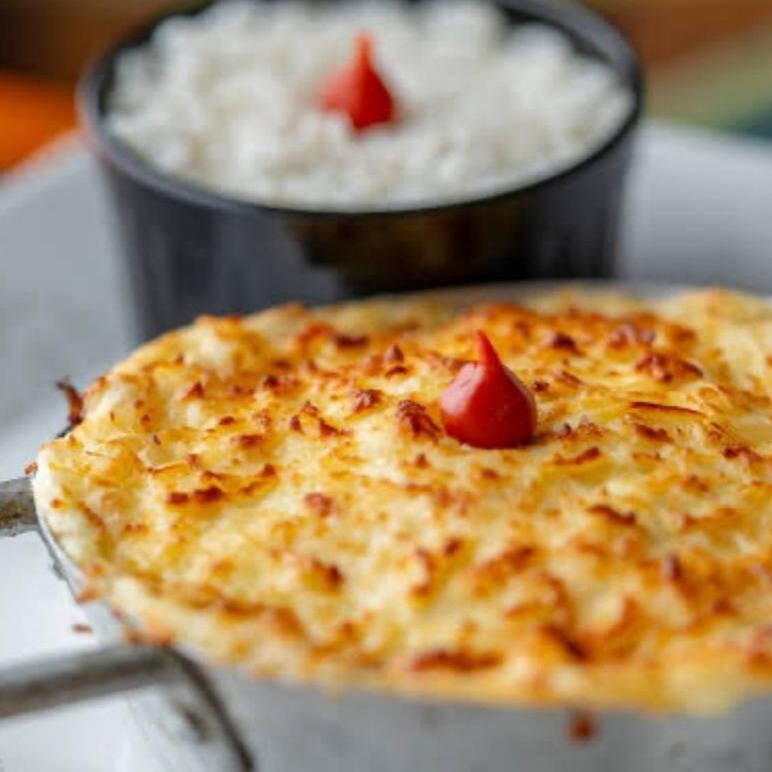 Delicioso & Saboroso Escondidinho de Carne de Sol + Arroz + Batata Palha