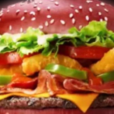 Pão De Pimenta Biquinho, 2 Carnes Artesanais 150g, Cheddar, Muçarela, Peito De Peru Inesquecível, Cream Cheese, Picles, Rúcula, Cebola Caramelizada, Molho Especial E Batata Chips)