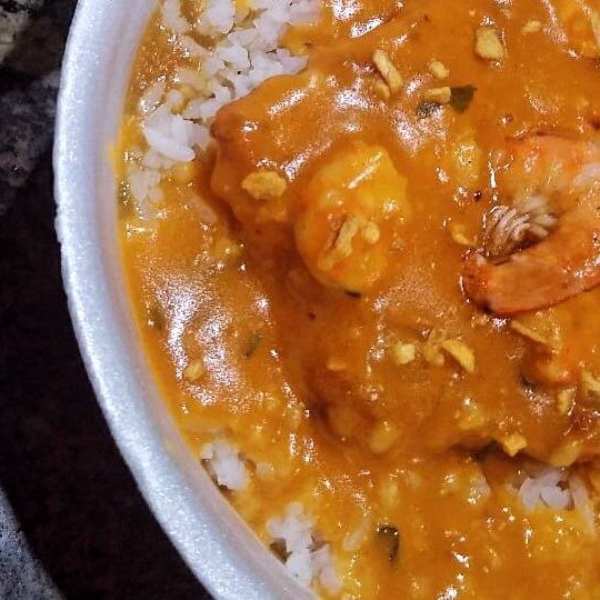 Filé de Peixe á milanesa com delicioso molho de camarão cremoso. Um dos nossos pratos mais vendidos. Acompanha arroz, feijão . Escolha entre fritas, salada de legumes  ou salada verde