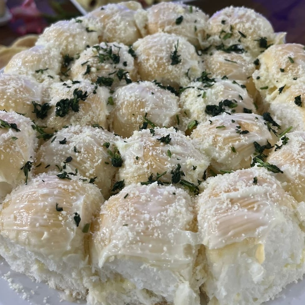 Pão brioche temperado com creme alho e especiarias  (embalagem 6 unidades)