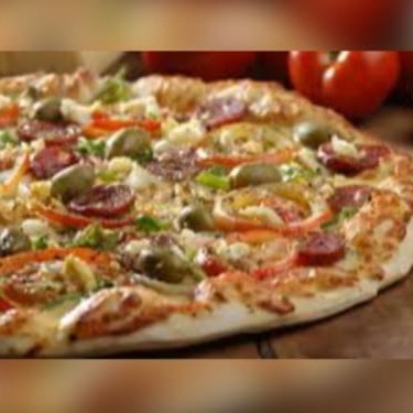 Por apenas R$ 59,99, você pode saborear de uma autêntica Pizza Família de 35 cm, nos sabores tradicionais. Esta delícia é cuidadosamente preparada com ingredientes frescos e selecionados, garantindo uma experiência gastronômica inigualável. Além disso, vem acompanhado de um refrescante refrigerante, perfeito para completar a sua refeição. Não perca a chance de provar esta oferta Destaque do Dia e transformar sua noite em uma verdadeira festa italiana!