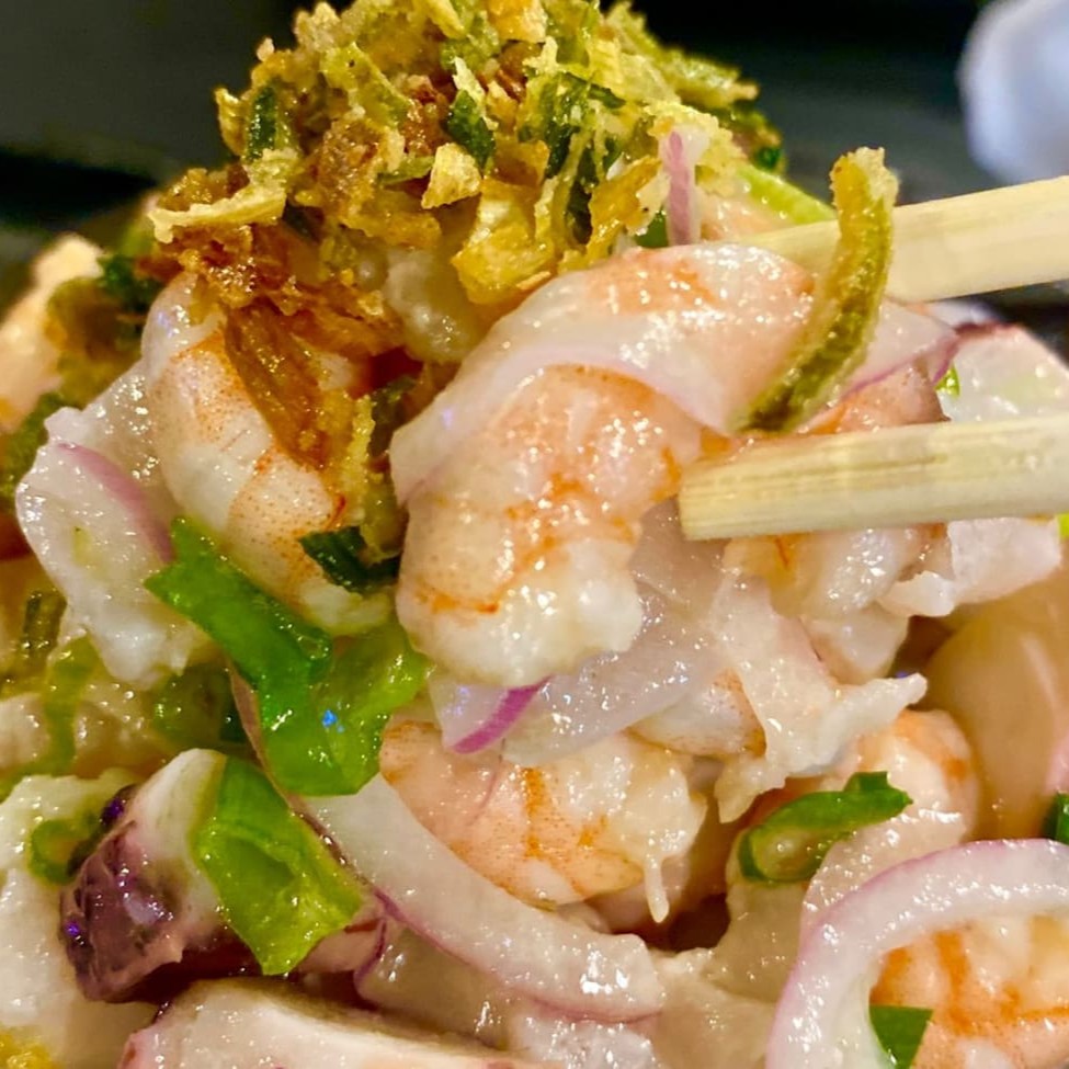 Tentáculos de lula, camarões, peixe fresco, cebola e suco de limão  400g   ----------tags------------- Sushi/japa/culinária japonesa/sushi em casa / promoções/makimonos/Philadelphia/filadélfia/hot filadélfia/ hot Philadelphia/sunomono/entre grátis/combinados/Carpaccio/cevite/sashimi de salmão/sushi por 1 real / promoção de hot/temaki/yakissoba