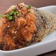 Temaki Hot Filadélfia - salmão com cream cheese, cebolinha e arroz - 1 unidade    ----------tags------------- Sushi/japa/culinária japonesa/sushi em casa / promoções/makimonos/Philadelphia/filadélfia/hot filadélfia/ hot Philadelphia/sunomono/entre grátis/combinados/Carpaccio/cevite/sashimi de salmão/sushi por 1 real / promoção de hot/temaki/yakissoba