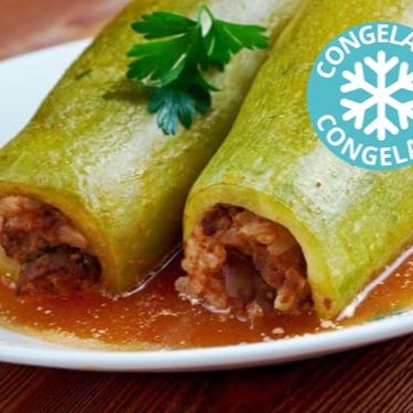 "** Atenção! Este é um produto congelado. O mesmo produto é vendido quente na seção ""Pratos Quentes"". **  Abobrinha recheada com arroz e carne moída, cozida no molho vermelho. Porção congelada com 2 abobrinhas recheadas, em embalagem própria para ser levada diretamente ao micro-ondas, garantindo a praticidade e preservação do sabor autêntico."