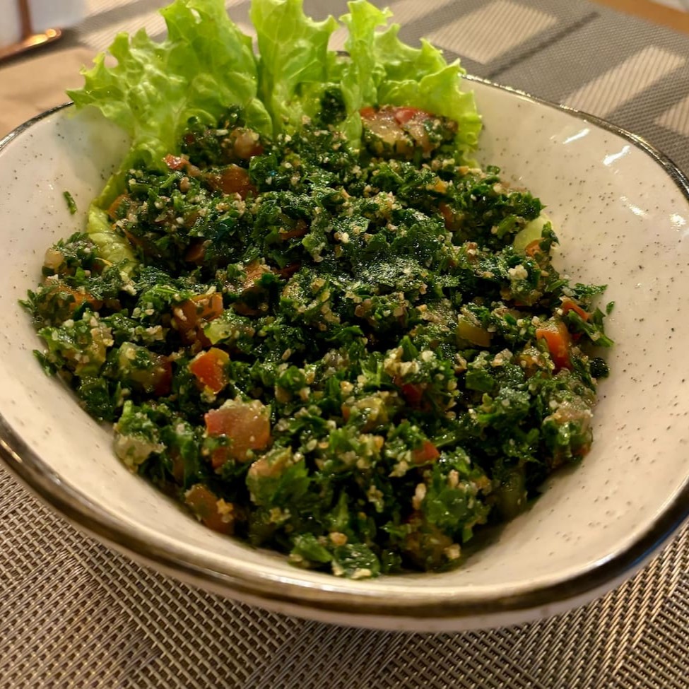 Trigo, salsinha e tomate