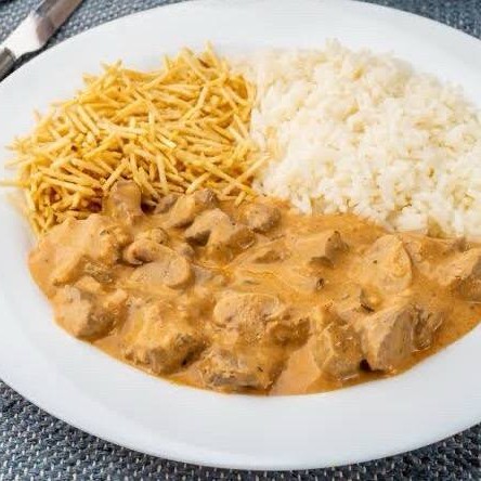 Strogonoff de carne  - arroz e batata palha