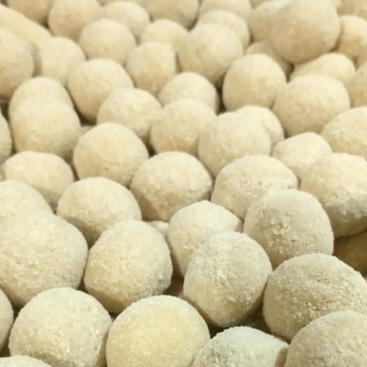 Cento de salgados congelados.  Nessa opção não é possível escolher os sabores, são enviados de acordo com a disponibilidade em estoque.  Dicas para fritura em casa.  Colocar o óleo em panela não muito grande, pois no fogão demora a esquentar, então quanto maior panela mais tempo. O óleo precisa cobrir os salgados na fritura. Para saber a temperatura do óleo você pode colocar um fósforo, ele ascendeu chegou na temperatura certa. Fritar congelados e em pouca quantidade, esperar entre 1 a 2 minutos por fritura para o óleo aquecer. Não precisa ficar mechendo os salgados no óleo