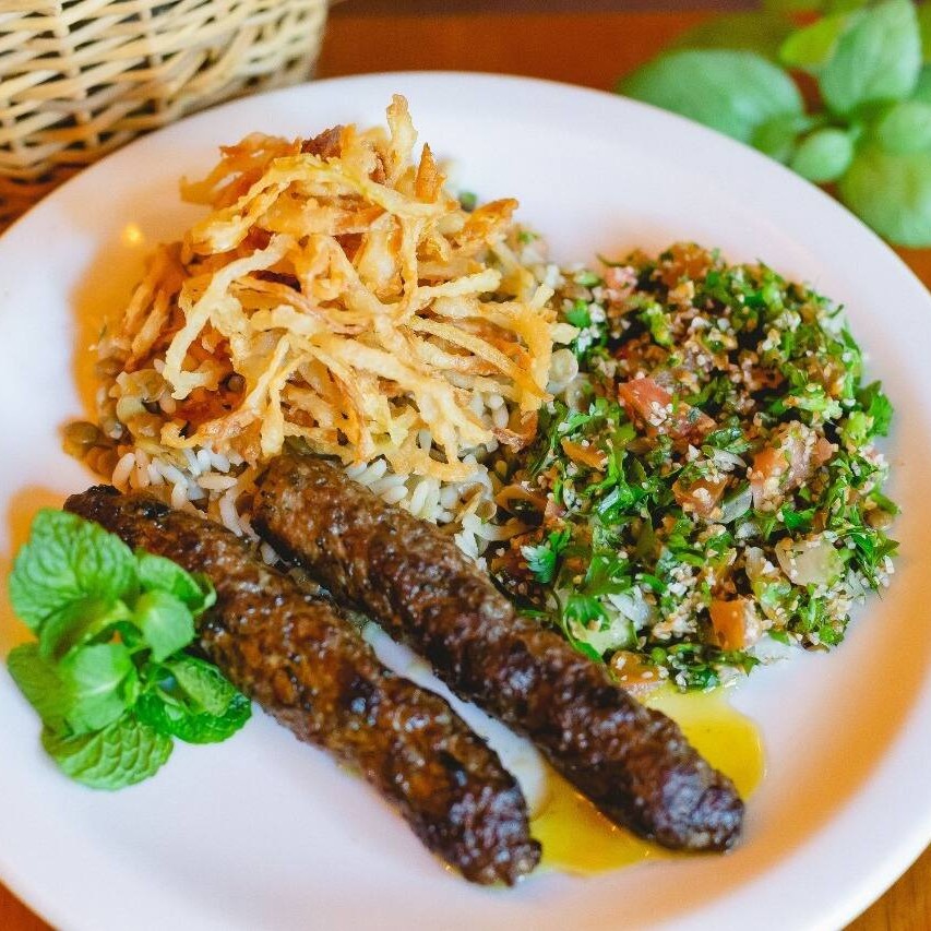 Escolha 1 proteína e crescente mais 2 acompanhamentos. Delicie-se na combinação e explosão de sabores a sua escolha.