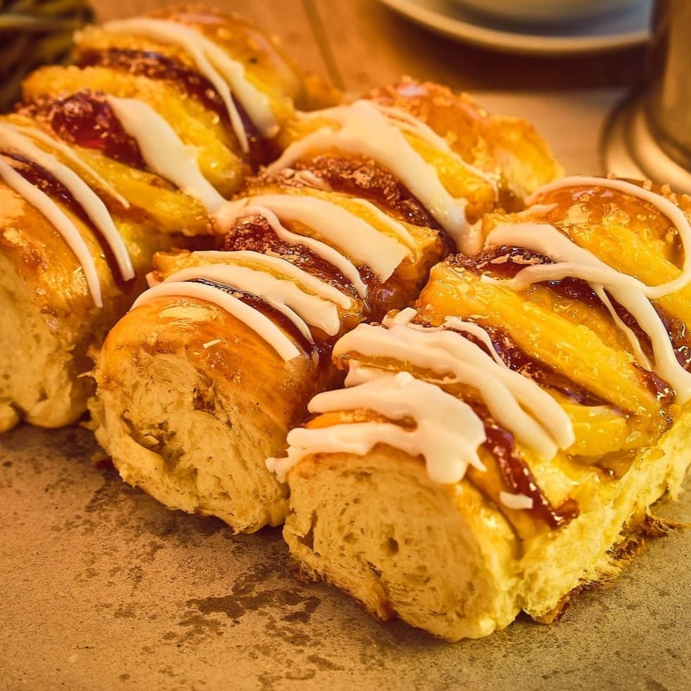 A Deliciosa Massa Ideal, macia e saborosa, com um creme de confeitaria delicioso.